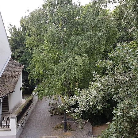 Stylish Historic Flat For 4 In Heart Of Oldbuda Boedapest Buitenkant foto